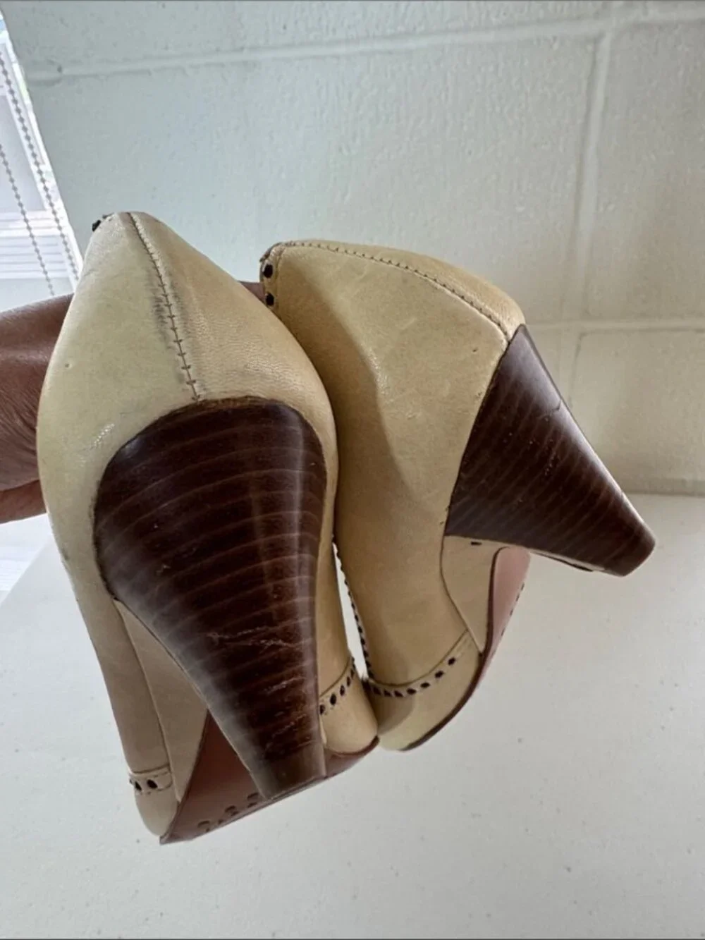 Frye Ivory Studded Peep Toe Low Heel Retro Size 8 Leather Boho Cottagecore - Picture 5 of 14